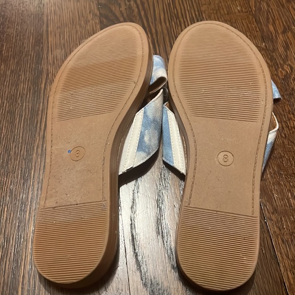 Universal Threads SUMMER BREEZE NWT Blue Tie-Dye Women's Slide Sandals SZ 8 - Picture 2 of 3